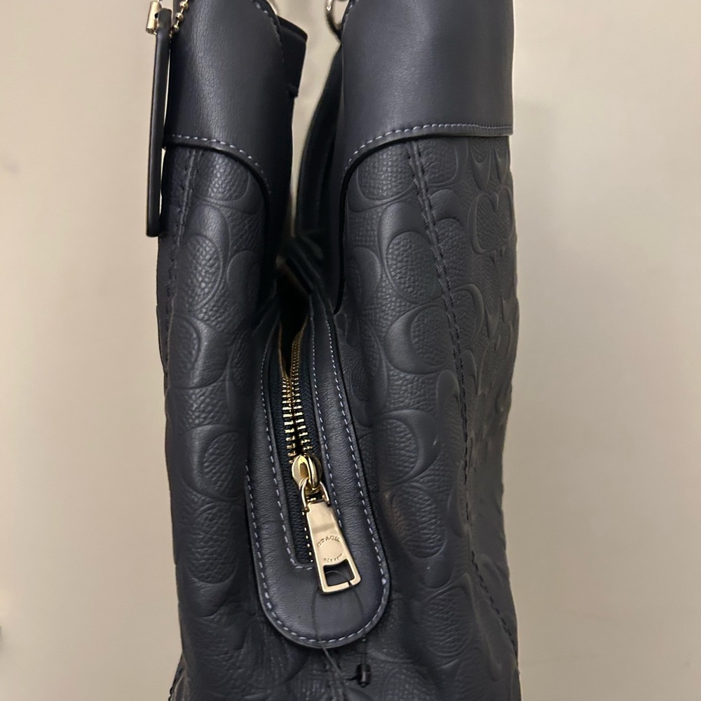 Coach Embossed Lexy shoulder Bag in beautiful black leather - Picture 6 of 17